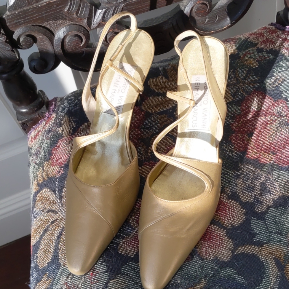 Roberto Vianni for Neiman Marcus Gold Heels 9.5